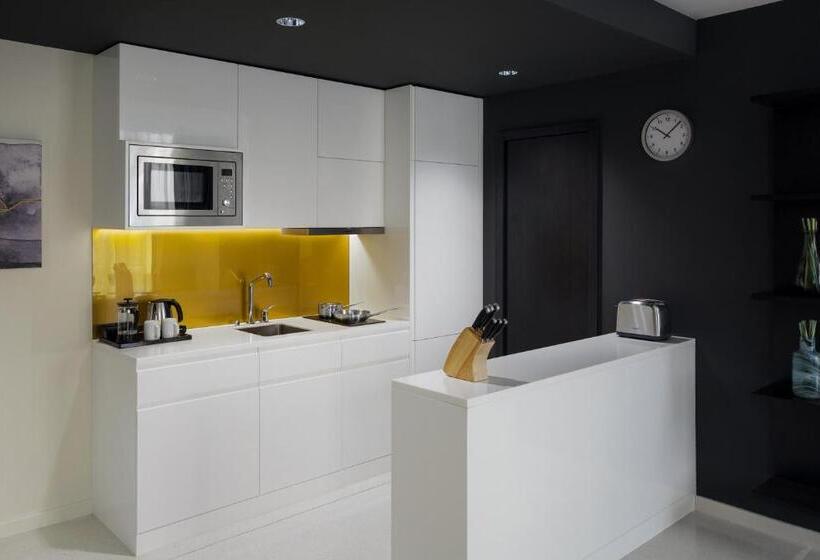 带大床的标准工作室, Staybridge Suites Al Khobar, An Ihg