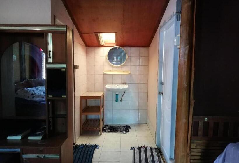 Семейное Бунгало, Chian House