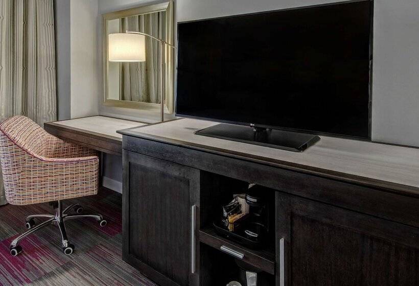 Chambre Standard Lit Double, Continental Miami Beach, Tapestry Collection By Hilton