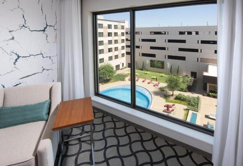 חדר סטנדרט עם מיטת קינג, Marriott Dallas Allen Hotel & Convention Center