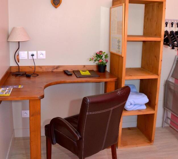 Номер Стандарт Трехместный, Logis   Hotel & Restaurant La Corne D  Abondance