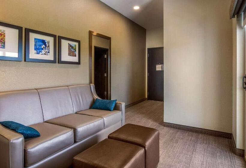 발코니가 있는 스위트, Comfort Suites