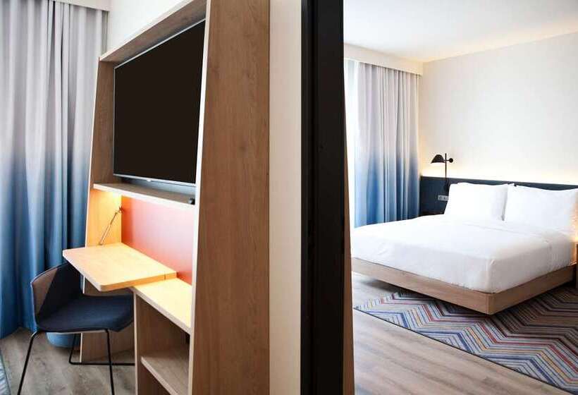 Family Connecting Room, Hampton By Hilton Poznan Old Town