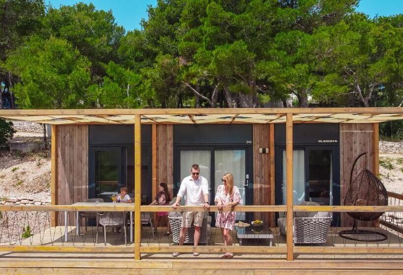 Мобильный Дом, Obonjan Island Resort
