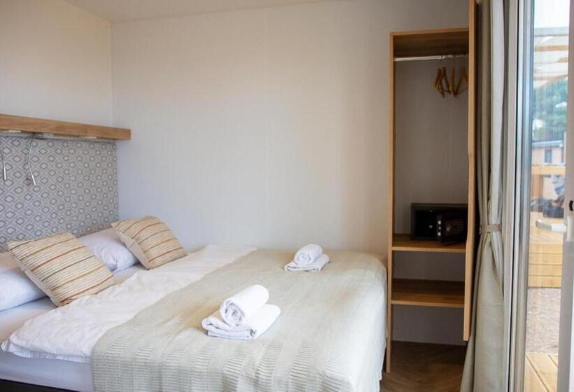 Мобильный Дом, Obonjan Island Resort