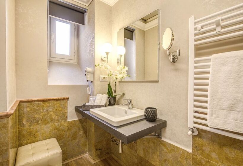 اتاق استاندارد سه نفره, Veneto Suite Rome