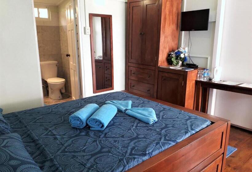 اتاق استاندارد سه تخته با بالکن, Miller's Guest House