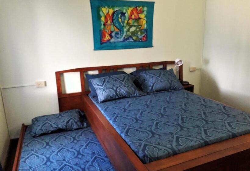 اتاق استاندارد سه تخته با بالکن, Miller's Guest House