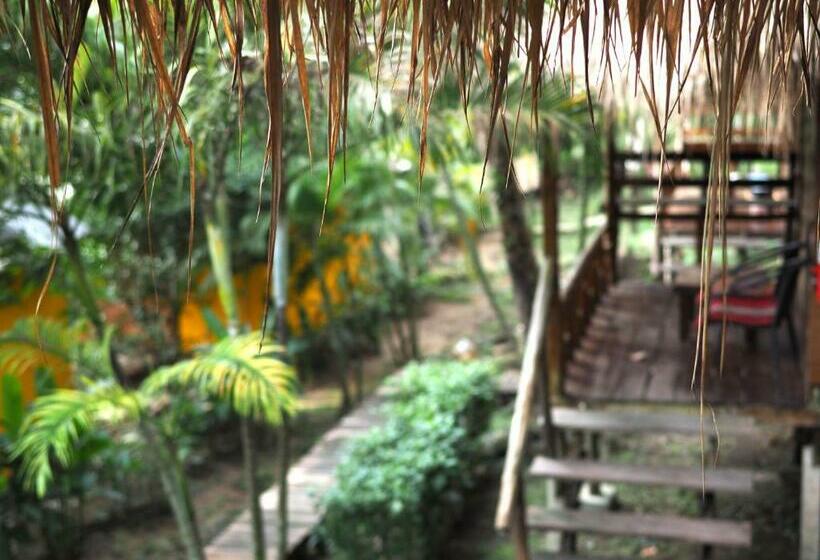 בקתה סטנדרטית, Little Eden Bungalows