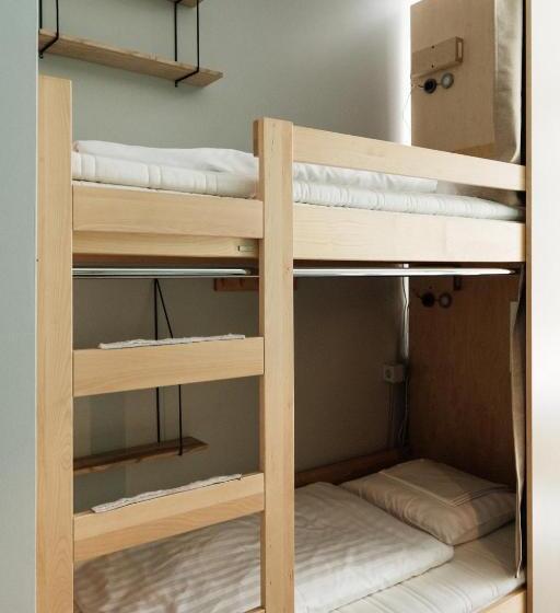 Номер Стандарт Четырехместный Совместный Санузел, The Yard Hostel