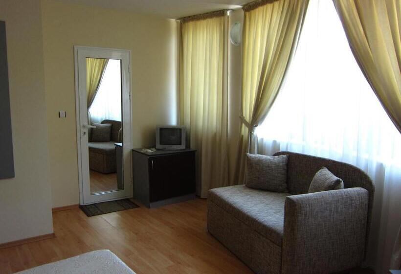 Трехместный Номер Стандарт с Балконом, Family Hotel Bistritsa