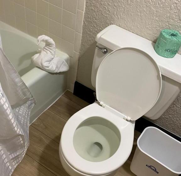 Номер Deluxe Кровать Кинг, Days Inn By Wyndham Fort Pierce Midtown