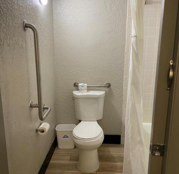 Номер Стандарт Адаптированный для Инвалидов, Days Inn By Wyndham Fort Pierce Midtown