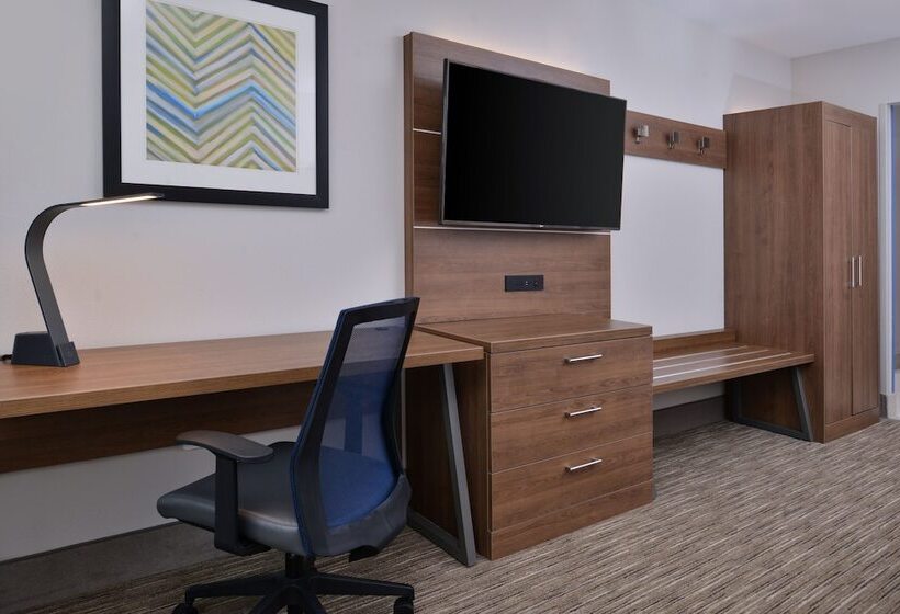 Люкс Адаптированный для Инвалидов, Holiday Inn Express & Suites   Marshalltown, An Ihg