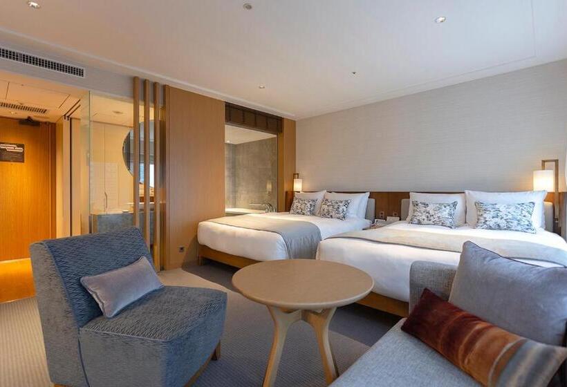 디럭스 4인 룸, Keio Plaza Hotel Tokyo Premier Grand