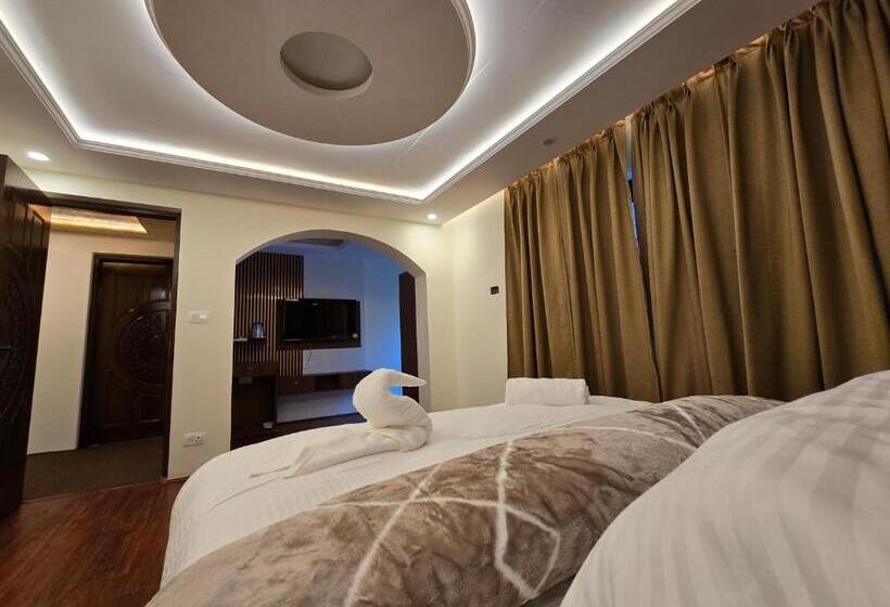 اتاق استاندارد با تخت بزرگ, Premier Pahalgam