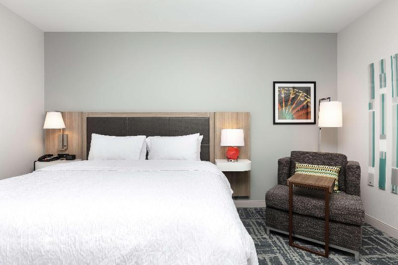 스탠다드 룸 킹사이즈 침대, Hampton Inn Acworth