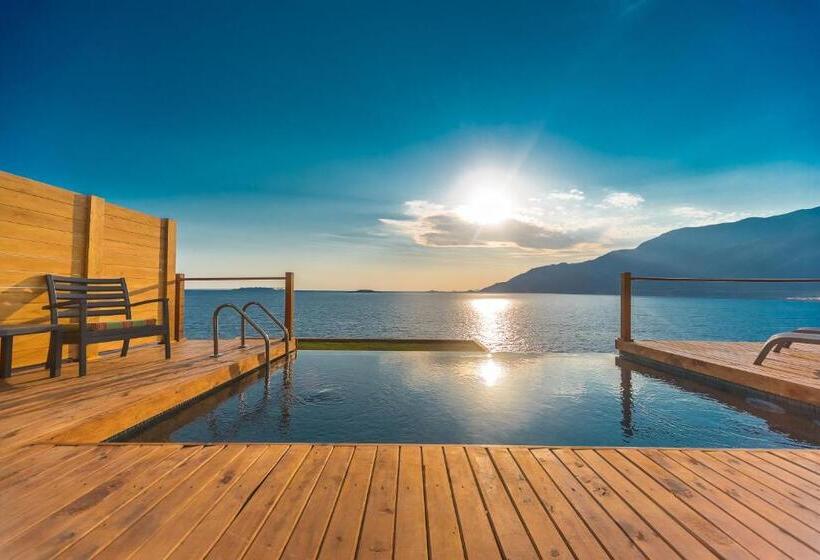 سوییت با استخر, Mandalina Luxury Suites