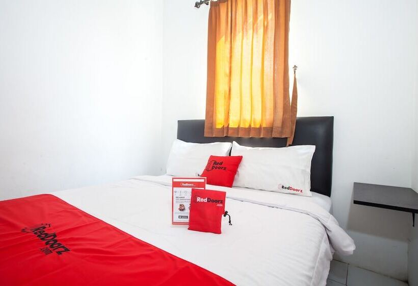Номер Стандарт, Reddoorz Plus Near Galaxy Mall