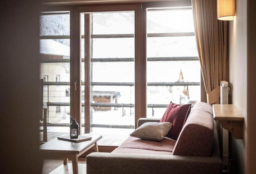 Люкс с Балконом, Post Alpina  Family Mountain Chalets