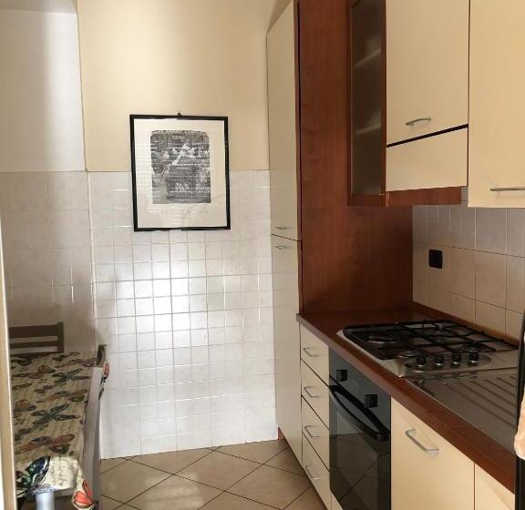 استودیوی استاندارد, Residence Oasi Di Monza