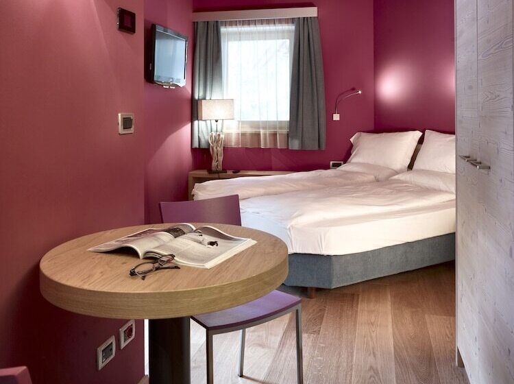 标准工作室, Color Home Suite Apartments