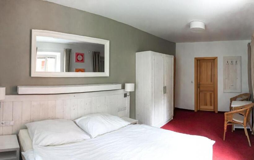 اتاق لوکس, Rodinný Resort Uko