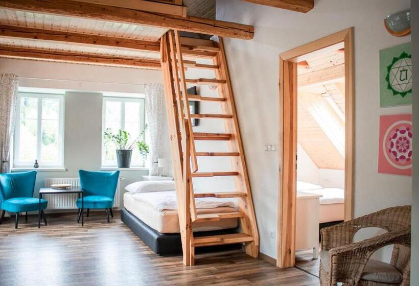 سوییت لوکس, Rodinný Resort Uko