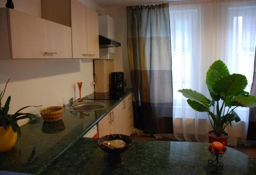 Студия Стандарт, Lucas 10 Apartments