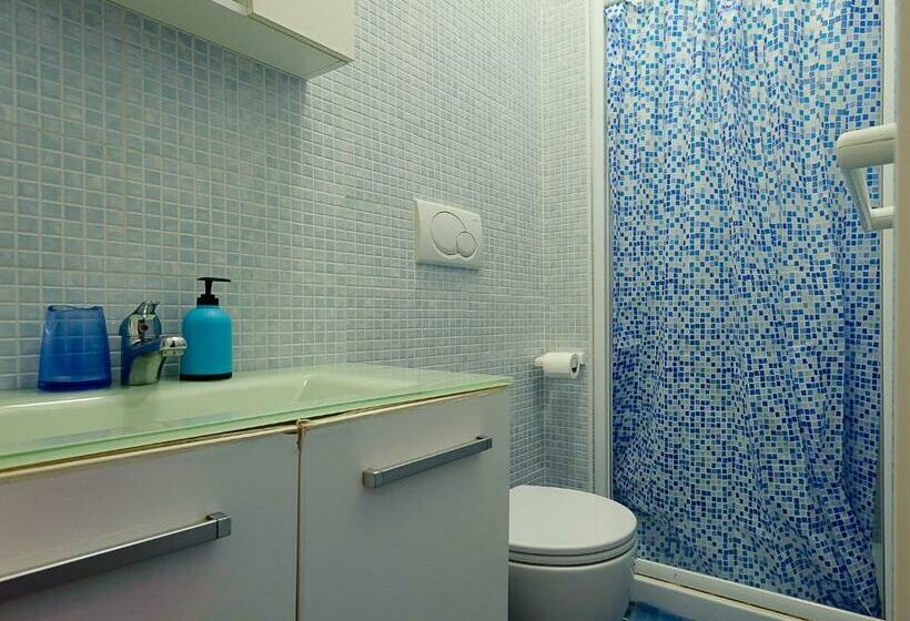 Номер Стандарт, Adriatic Room 50 M Dalla Stazione Ferroviaria Di Ciampino E Dalla Navetta Aeroportuale