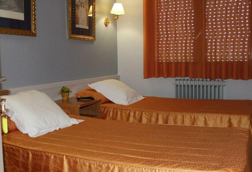 Номер Стандарт, Hostal Montserrat