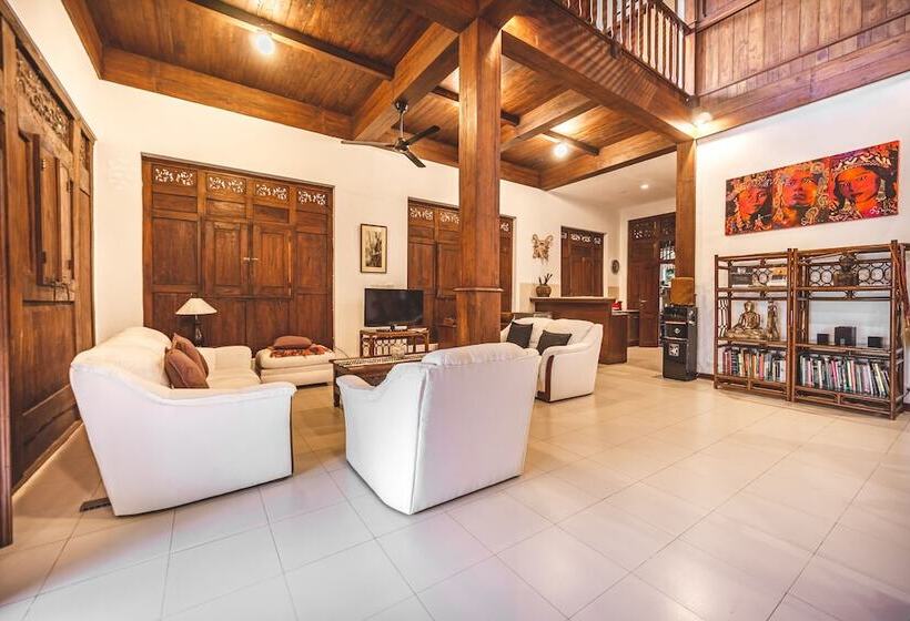 اتاق استاندارد, The Studio