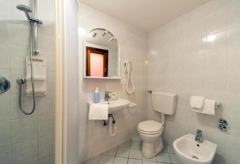 استودیوی استاندارد با چشم‌انداز دریا, Gavila's Residenza Turistico Alberghiera