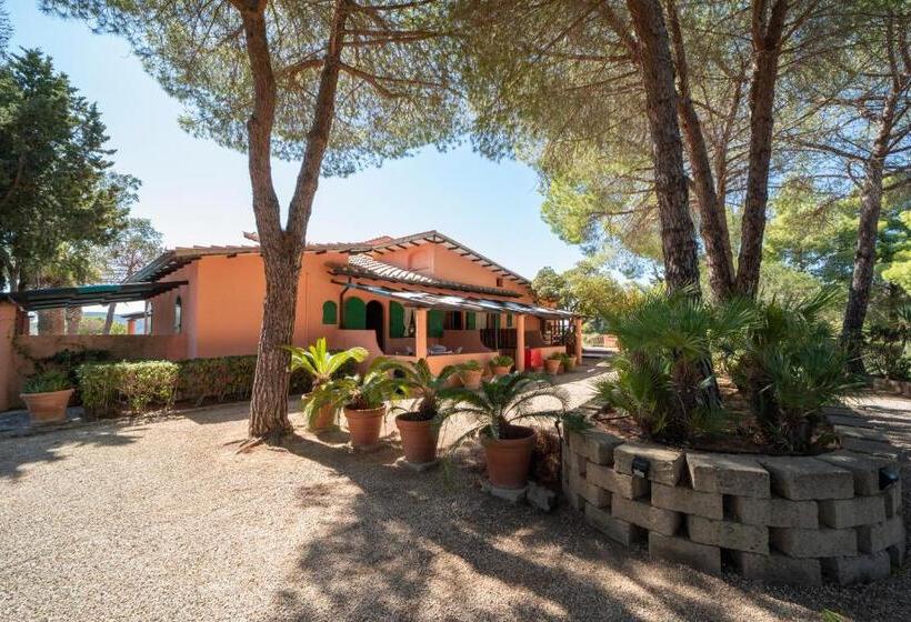 استودیو خانوادگی, Gavila's Residenza Turistico Alberghiera