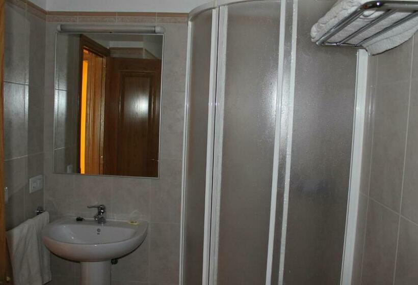 Номер Стандарт Трехместный, Hostal Sandino