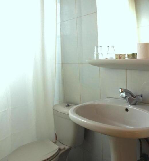 اتاق استاندارد سه نفره, Pilgrim S Guest House