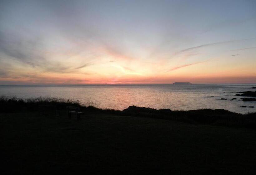 Номер Стандарт, Hartland Quay
