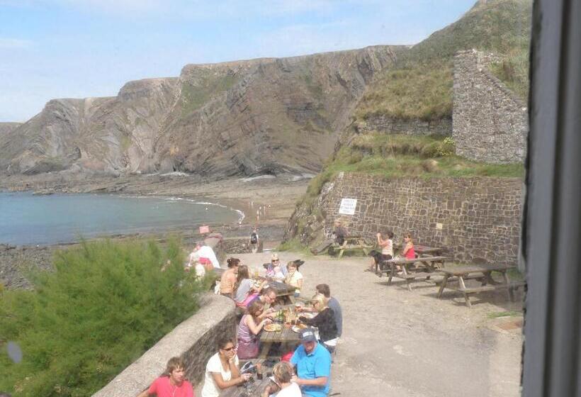 Семейный Номер, Hartland Quay