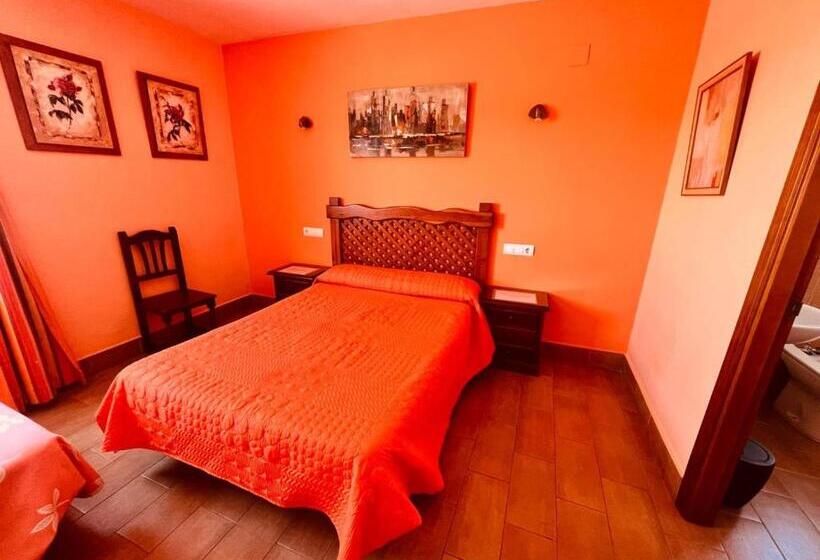 Номер Стандарт Трехместный, Hostal Muriel
