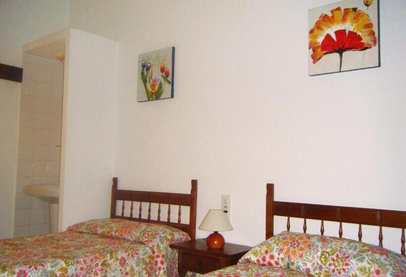 Номер Стандарт Совместная Ванная, Hostal Muriel