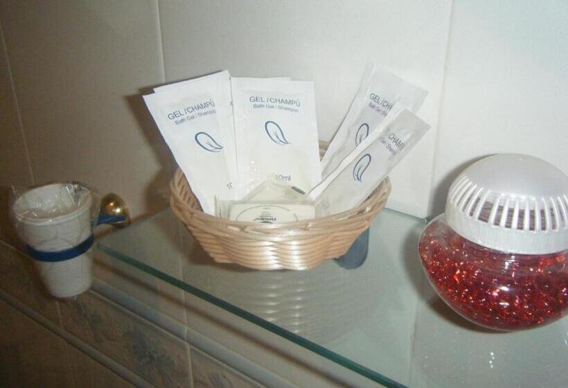 Номер Стандарт Трехместный, Hostal Muriel