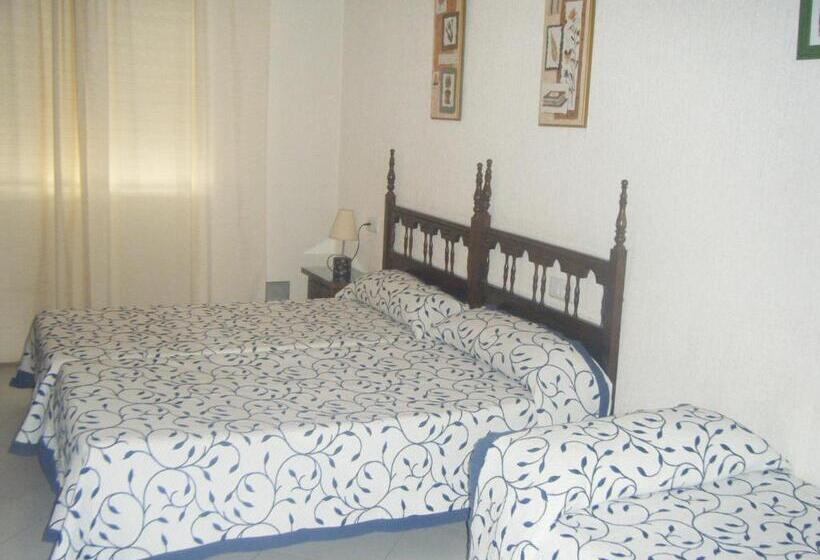 标准三人间, Hostal Muriel