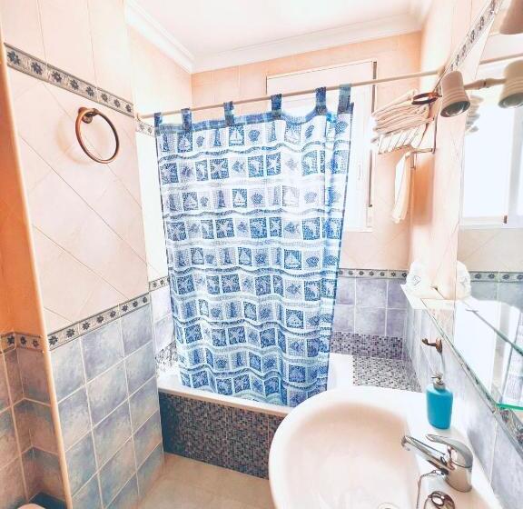 家庭间, Hostal Muriel