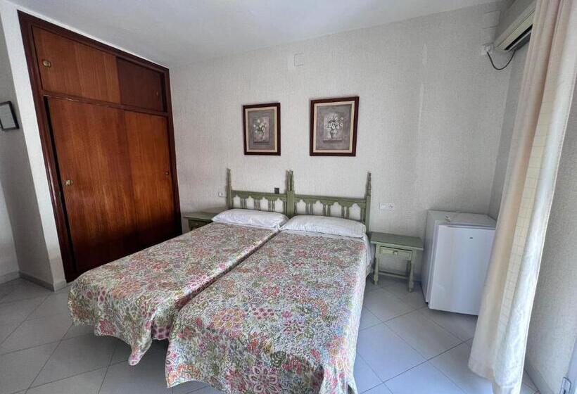 家庭间, Hostal Muriel