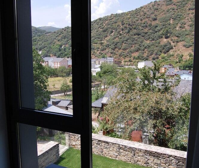 Четырехместный Номер Классик, Hostal Tres Campanas