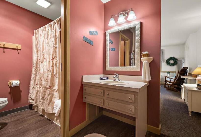 Люкс, Country Living Inn