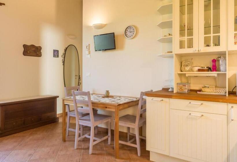 Студия Стандарт, Agriturismo Primaluna