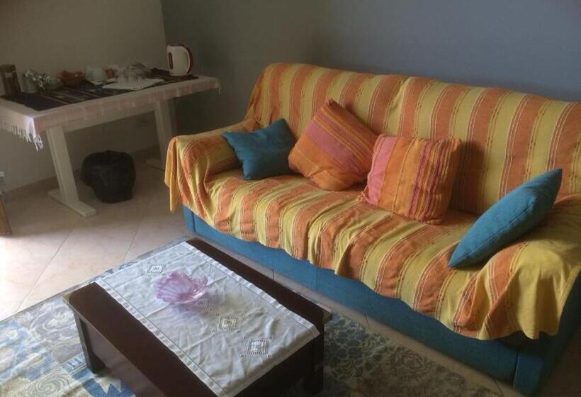 سوییت جونیور با چشم‌انداز دریا, In Tracastello   Air Cond   Parking Not Included