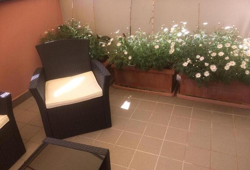 سوییت جونیور با چشم‌انداز دریا, In Tracastello   Air Cond   Parking Not Included