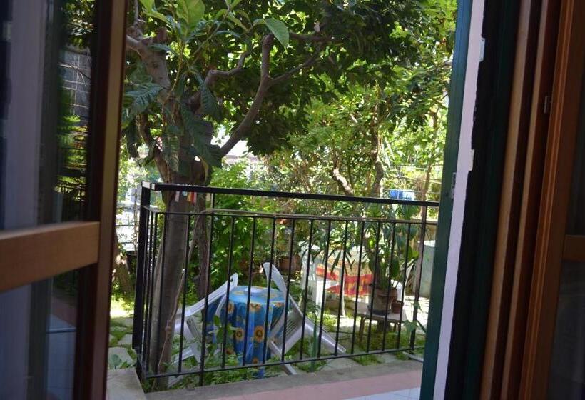 سوئیت جونیور با چشم‌انداز باغ, In Tracastello   Air Cond   Parking Not Included